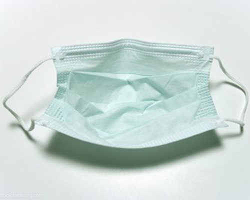 إدخال قناع طبي (جراحي) يمكن التخلص منه