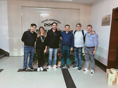 جاءت مجموعة من العملاء الإيطاليين لزيارة KMNPack لدينا