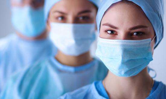 مبدأ استخدام قناع الجراحية المتاح