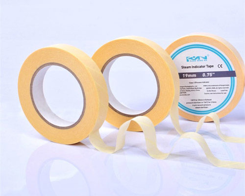 بمهارة استخدام بلسم لإزالة آثار الشريط إشارة 3M على مربع إبرة معقمة